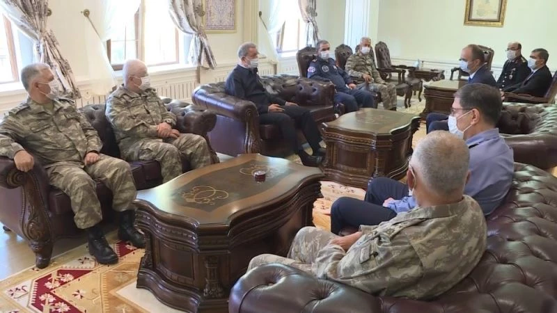 Bakan Akar ve TSK komuta kademesi Edirne Valiliğini ziyaret etti
