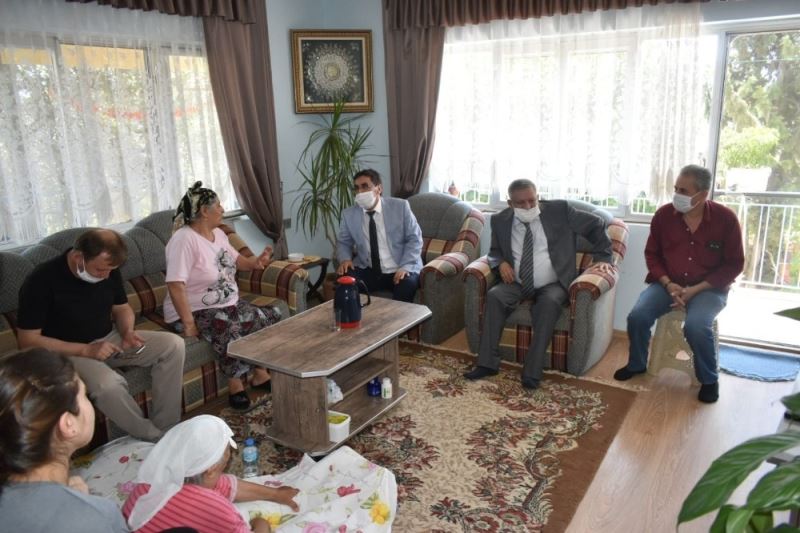 Başkan İnal ve Kaymakam Soley’den şehit ailelerine ziyaret
