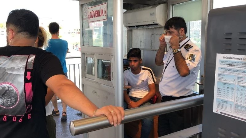 Tehditle cep telefonunu gasp eden şüpheli vatandaşlar tarafından yakalandı
