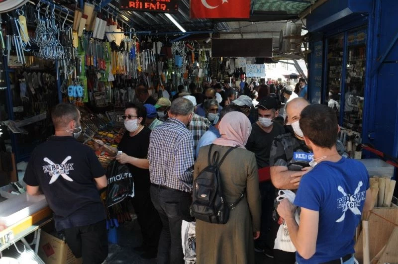 (Özel) İşini son ana bırakanlar bıçakçılara akın etti
