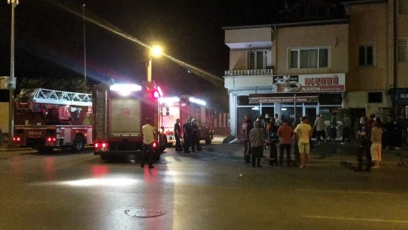 Simit fırınında çıkan yangın mahalleliyi sokağa döktü
