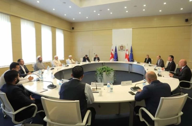 Gürcistan Başbakanı Gakharia, Kurban Bayramı’nda Müslüman dini liderleri ağırladı
