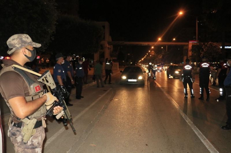 Adana’da 2 bin 826 polisle huzur ve güven uygulaması
