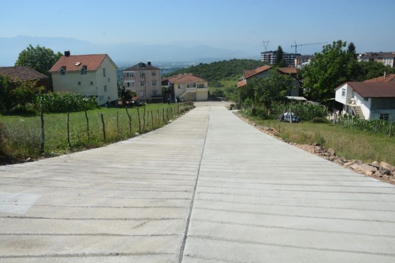 İzmit Belediyesi toprak yoldaki ulaşım problemini çözdü
