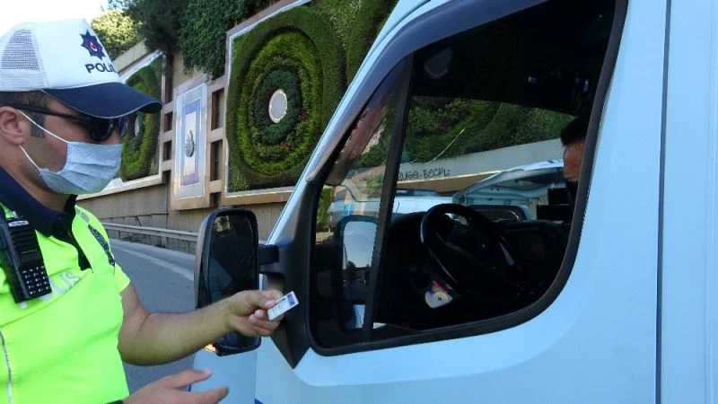 (Özel) Para cezası kesilen minibüs şoförü: “Cezayı yedim afiyet olsun. Allah yemeyenlere de yemeyi nasip etsin”
