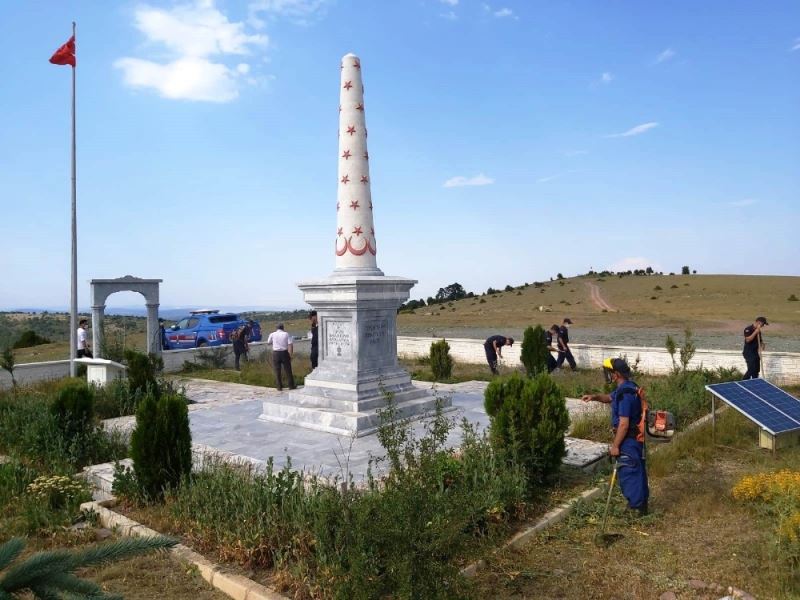 Jandarmadan Oyuktepe Şehitliği’ne ziyaret
