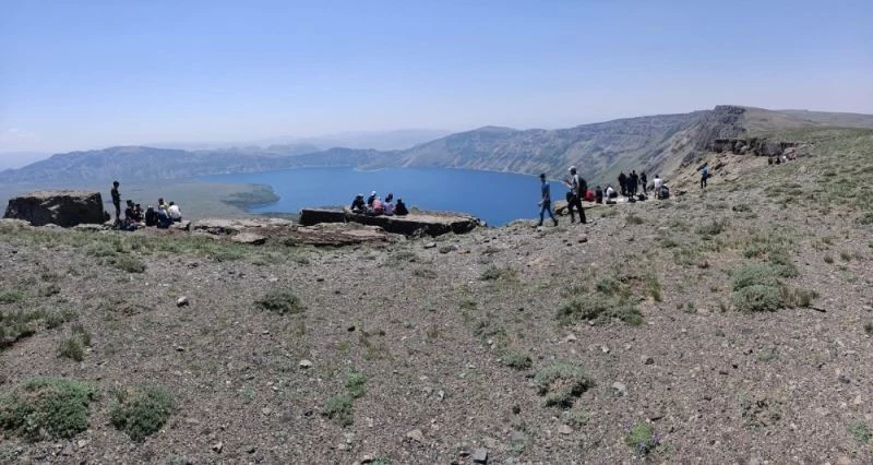 Doğaseverler Nemrut’ta trekking yaptı
