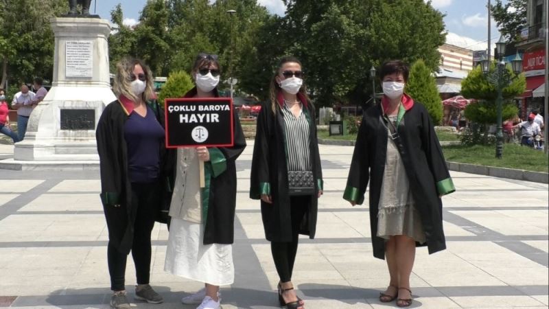 Edirne’de avukatlardan ‘Çoklu baroya hayır’ protestosu
