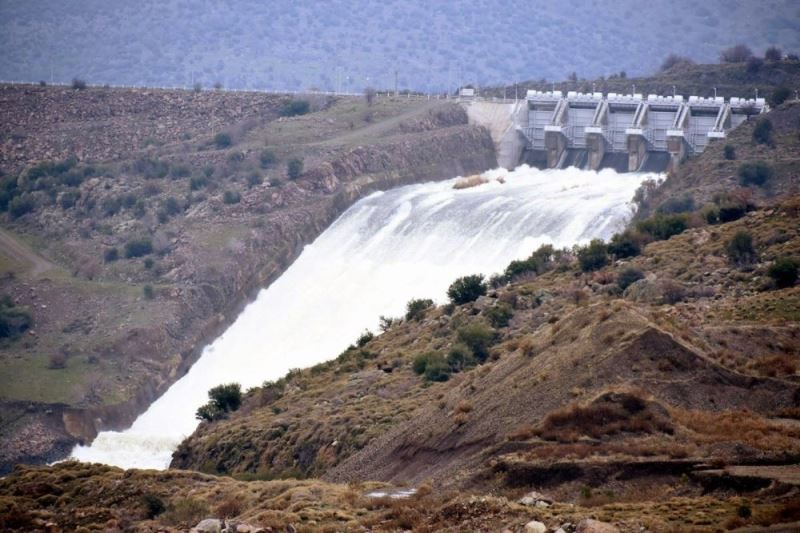 İzmir’deki iki barajda tehlike çanları

