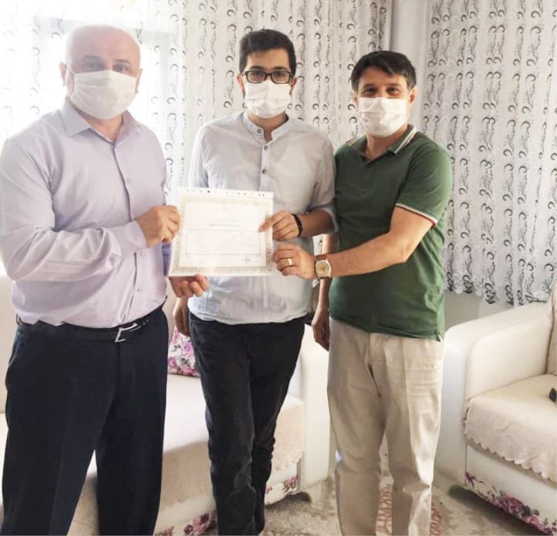 Kanser hastası Mahmut diplomasına kavuştu
