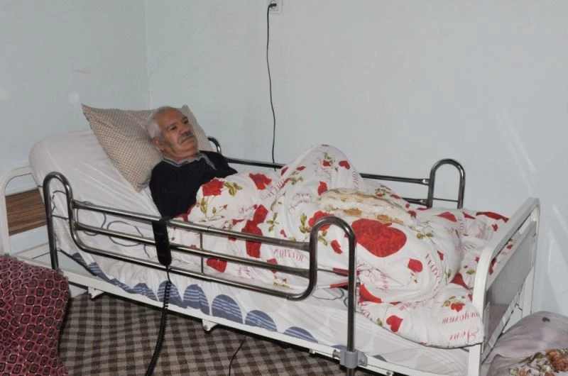 Felçli hastaya Kaymakam Mehmetbeyoğlu destek çıktı
