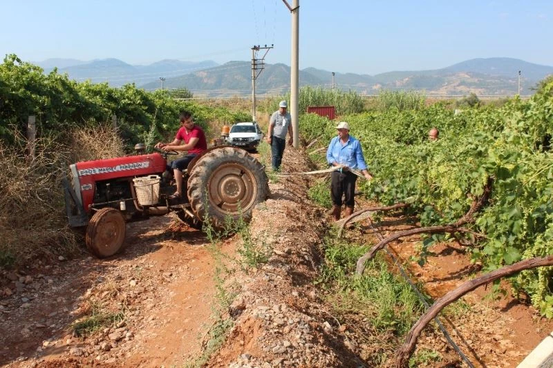 Manisa’da fırtınanın hasarı gün ağarınca ortaya çıktı
