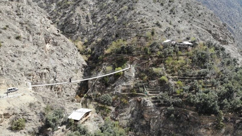 Baraj suları altında kalan köylerini terk etmiyorlar
