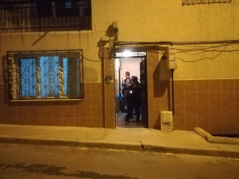 İzmir’de kaçak alkol içtiği iddia edilen kişi hastaneye kaldırıldı
