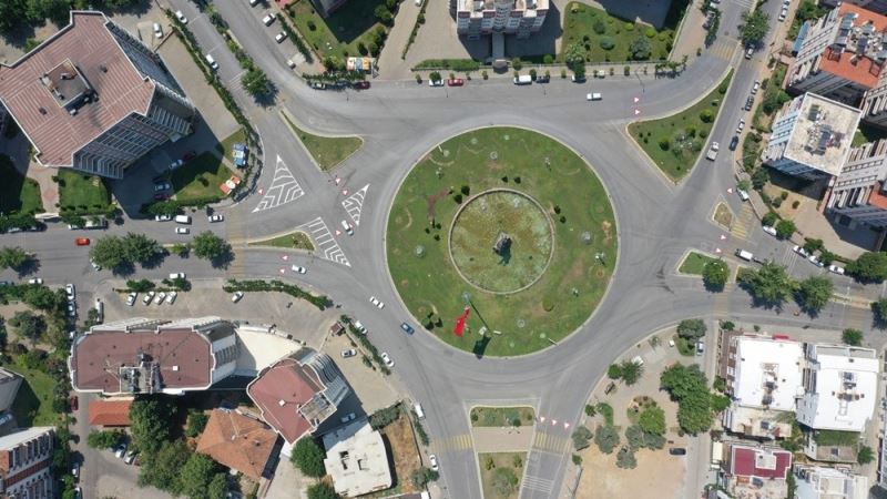 Aydın Büyükşehir Belediyesi Malazgirt Meydanı’nda çizgi çalışması yaptı
