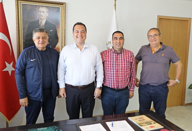 Akhisarspor’un yeni sponsoru Akhisar Belediyesi
