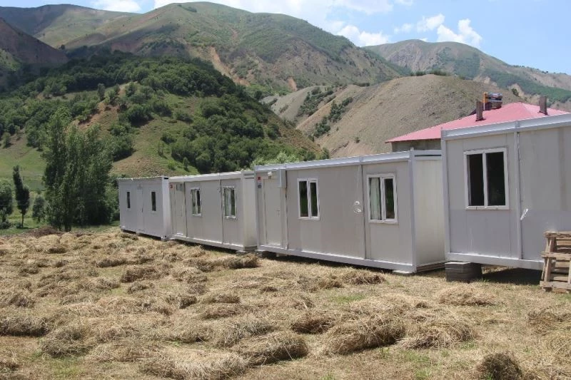 Bingöl’de deprem bölgesinde yaralar sarılmaya devam ediyor
