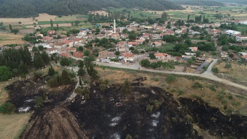 Tahliye edilen Kumköy mezarlığı alevlere teslim oldu

