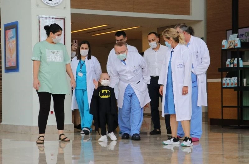 Yunanistan’dan gelen ilikle hayata tutunan Kuzey Deniz gözyaşlarıyla taburcu oldu
