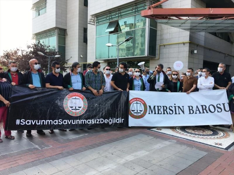 Mersin Barosu avukatlarından çoklu baro düzenlemesine protesto