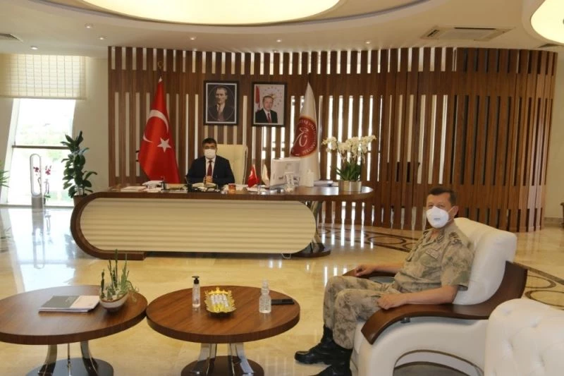 JAKEM Komutanı Altın’dan Rektör Aktekin’e hayırlı olsun ziyareti
