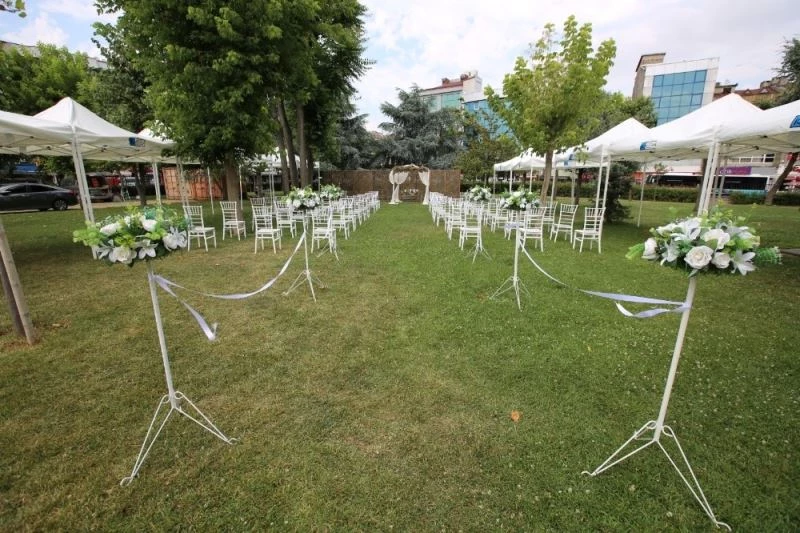 Kadıköy Belediyesi kapılarını aşka açıyor
