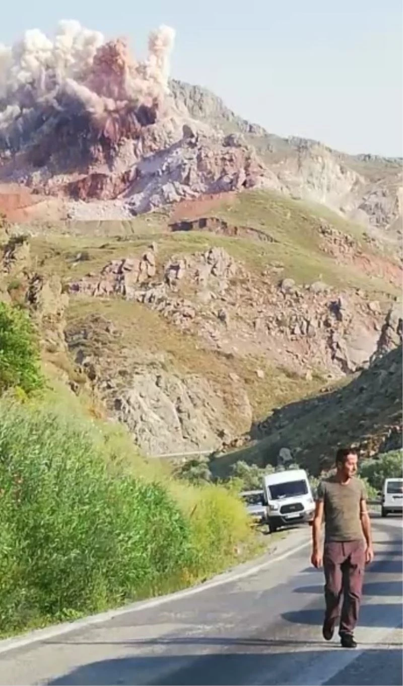 Taş ocağındaki kontrollü patlama anı kamerada
