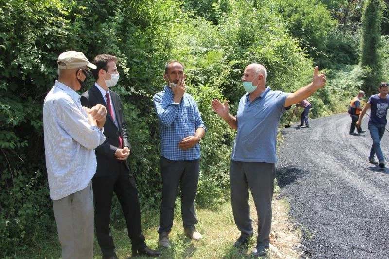 Belediyenin yapmadığı mahalle yolunu kaymakamlık asfaltladı
