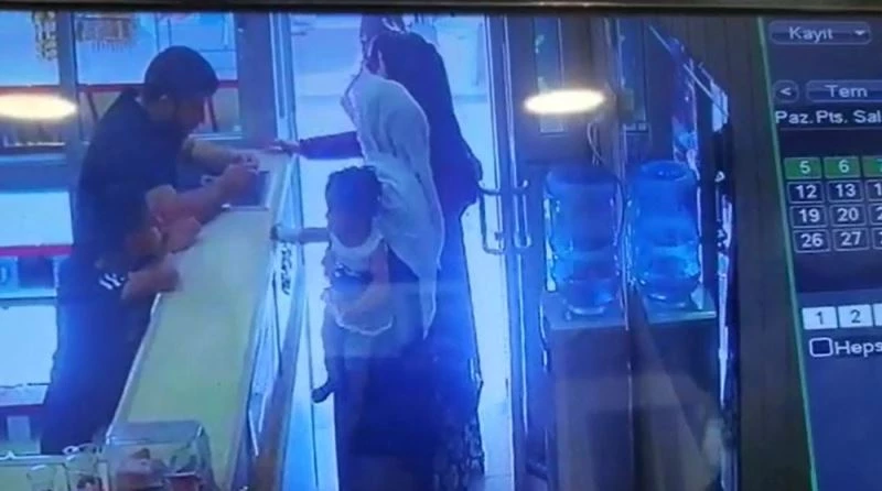 Bulduğu altın kolyeyi karakola teslim etti
