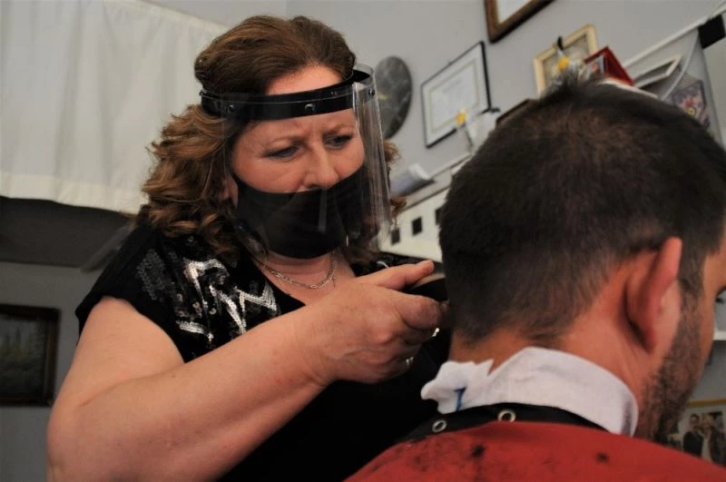 “Şoför Nebahat” bu kez erkek kuaförü oldu
