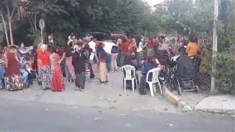 (Özel) Ataşehir’de pes dedirten görüntü: Sosyal mesafeyi hiçe sayarak göbek attılar
