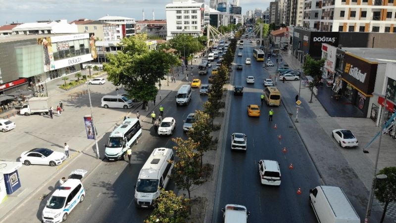 (ÖZEL) Minibüslerde yine sosyal mesafesiz yolculuk, 12 yerine 37 yolcu çıktı
