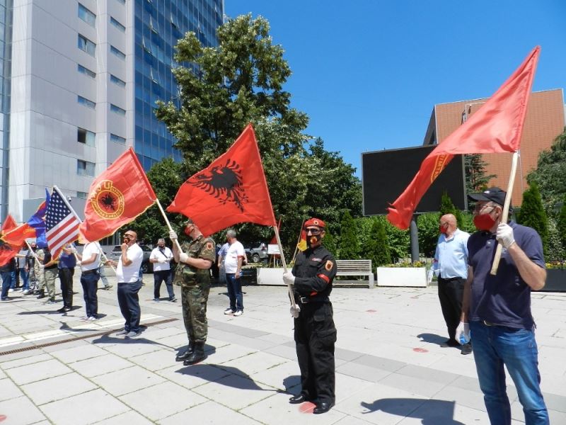 Kosova’da gazilerden Lahey’deki mahkemeye tepki: 