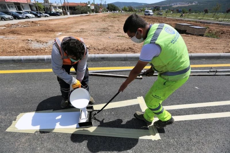 Büyükşehir 5 Bin 883 kilometre yol çizgisi yaptı
