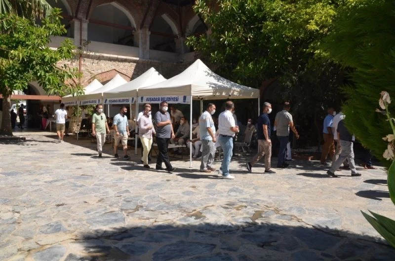 Kuşadası’nda resmi bayramlaşma Kervansaray’da yapıldı
