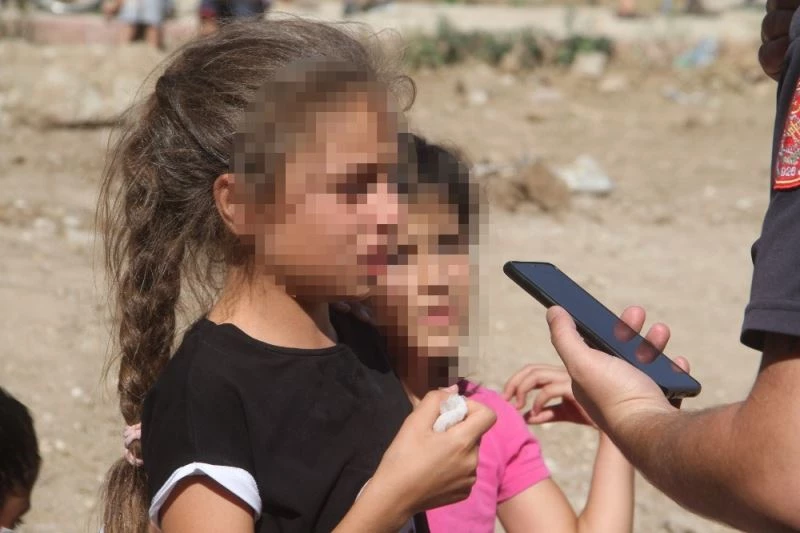 Annesinin intihar teşebbüsünü gözyaşları içerisinde izledi
