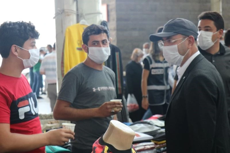 CHP, sıcakların bunalttığı Kırşehir’de, Pazar esnafına limonata dağıttı
