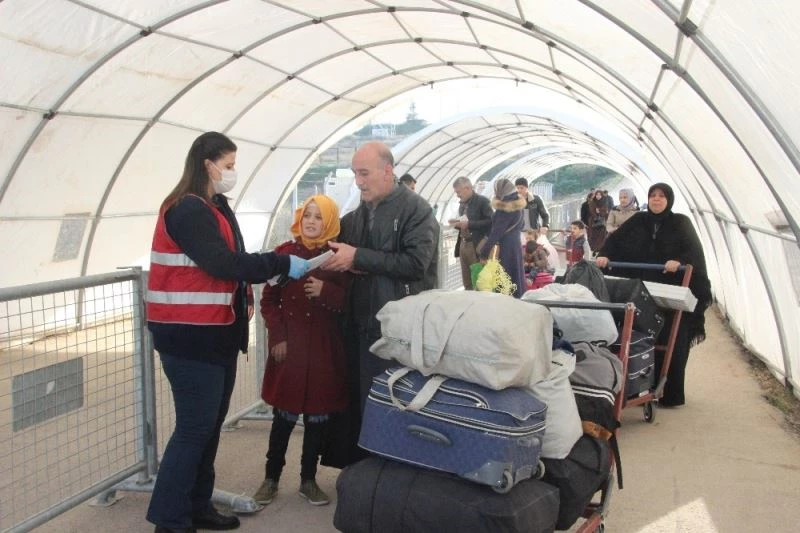 Pandami öncesi ülkelerine giden Suriyeliler dönüyor
