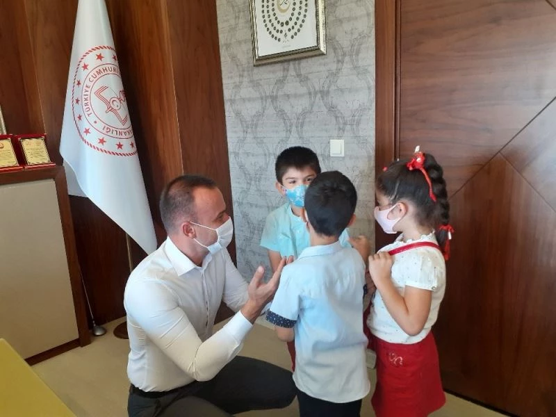 Düşün Taşın Derneği’nden Ağrılı minik öğrencilere anlamlı yardım paketi
