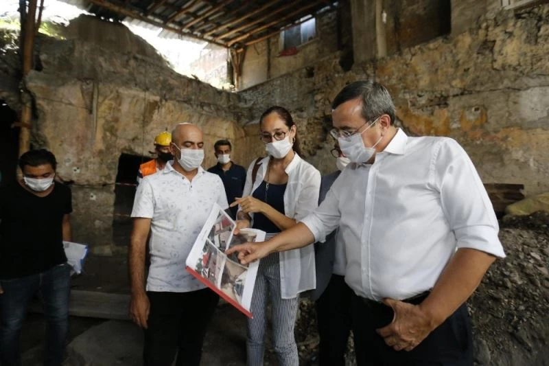 Basmane’de tarihi atak
