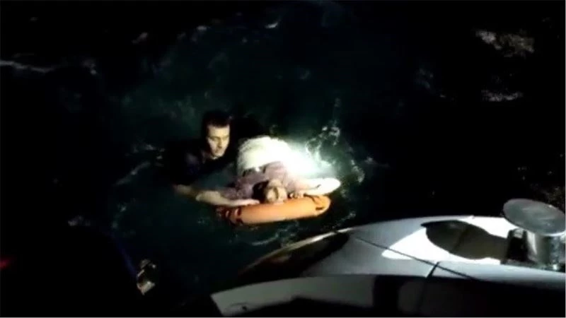 (Özel) Seyir halindeki feribottan böyle atladı
