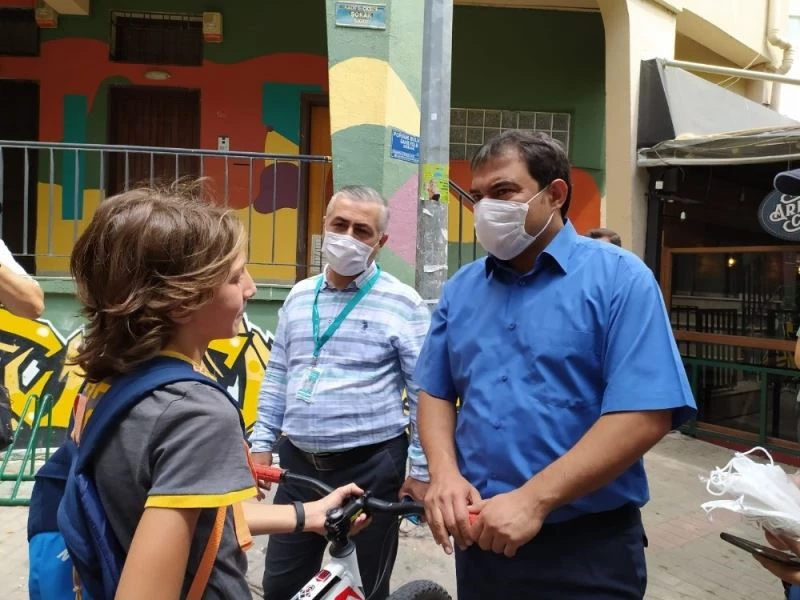 Maske takmayan ufaklığın yanıtı güldürdü
