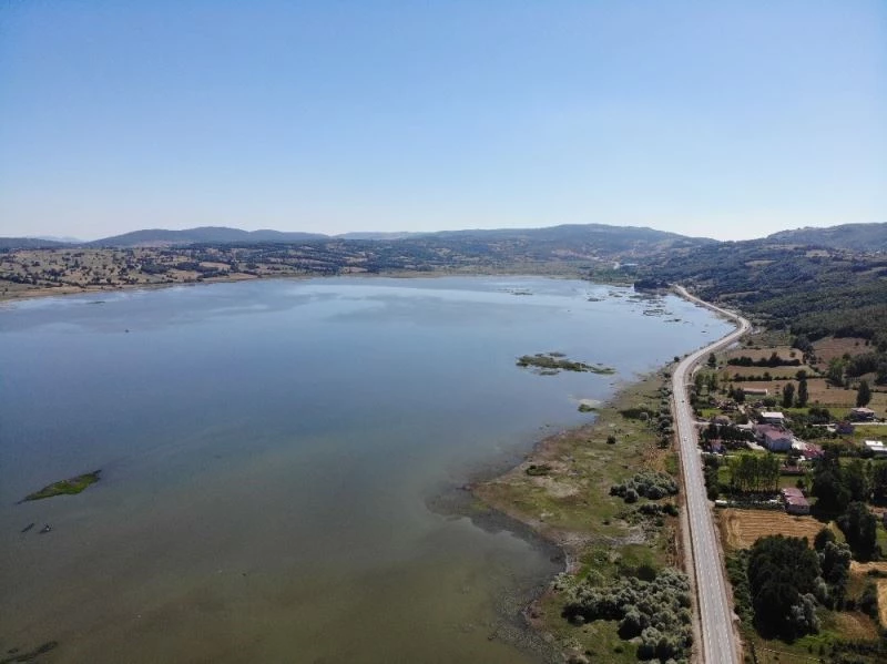 Ladik Gölü’nde kara göründü
