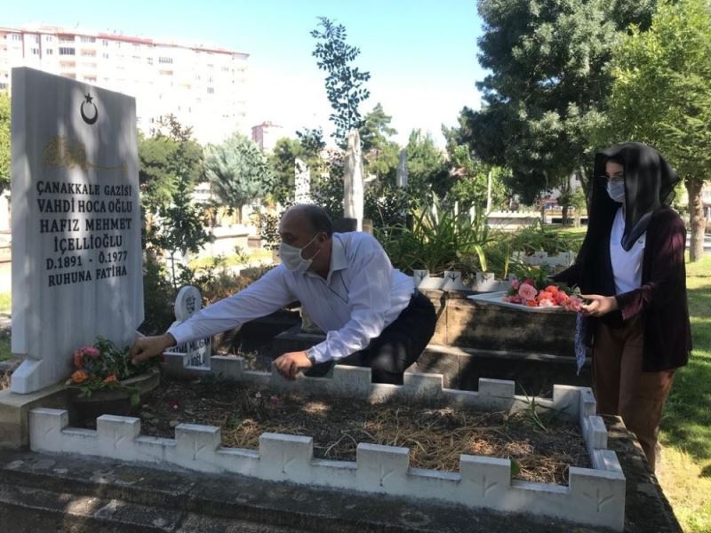 Çanakkale Gazilerinin kabirlerine vefa ziyareti
