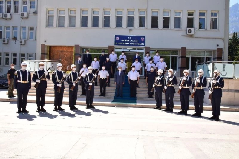 Vali Karadeniz, kurumlarda incelemelerde bulundu
