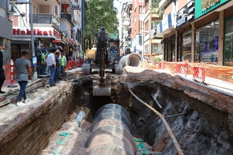 İzmit Alemdar Caddesi’nde iki vardiya çalışma yapılıyor
