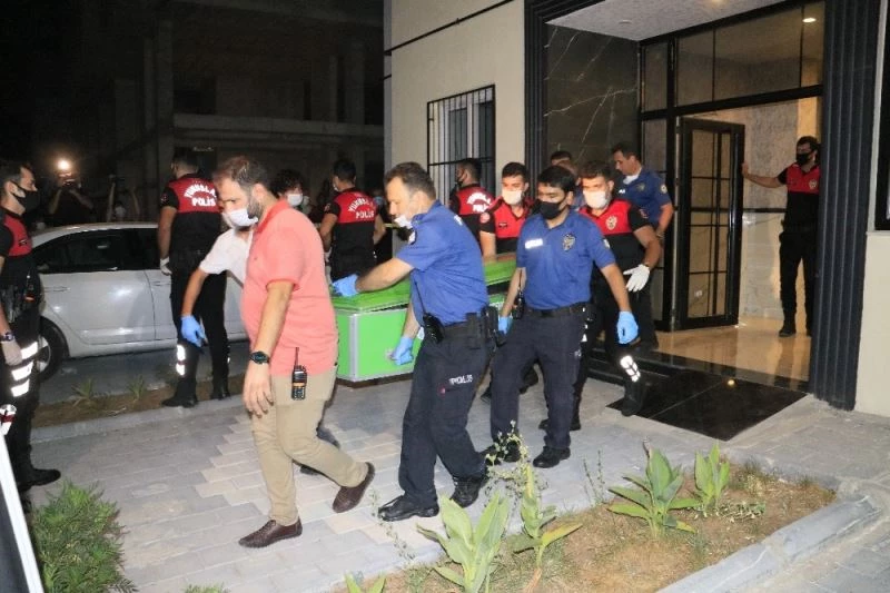 Vali yardımcısının öldürdüğü kardeşi ve annesinin cesetleri adli tıpa kaldırıldı
