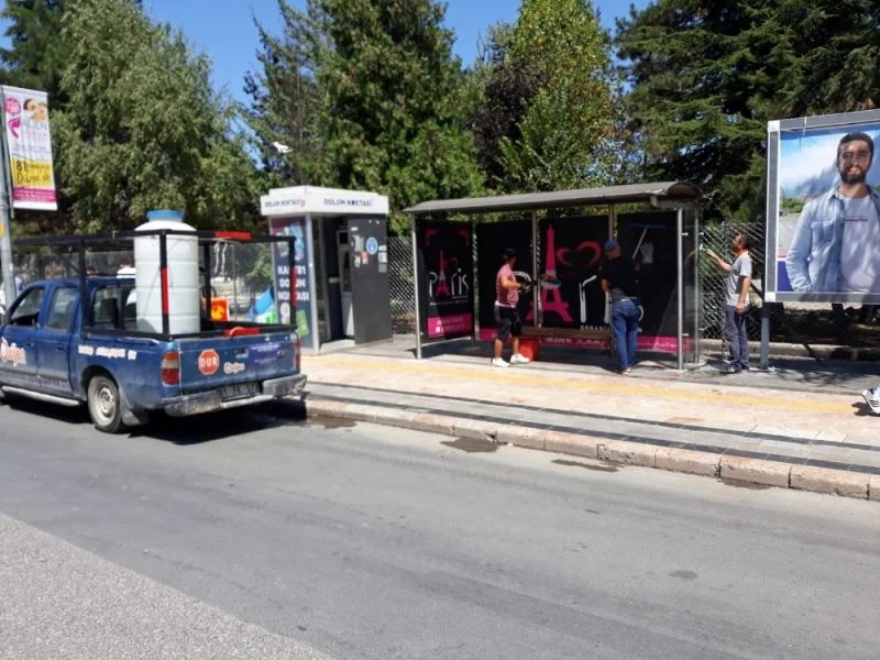 Düzce’de duraklar düzenli aralıklarla temizlenerek dezenfekte ediliyor
