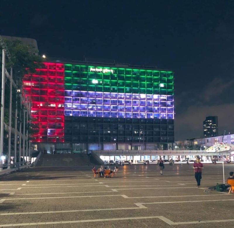 Tel Aviv Belediye Binası’na BAE ve İsrail bayraklarının silüetleri yansıtıldı
