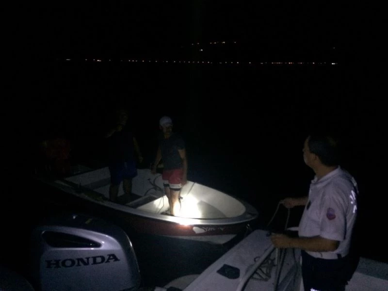 Gölün ortasında mahsur kaldılar
